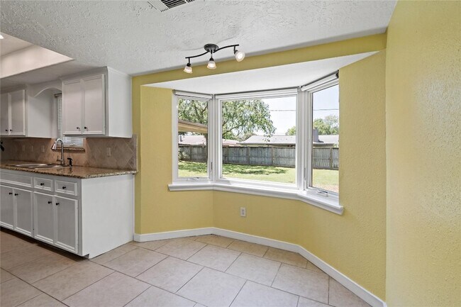 Building Photo - 4518 N Heron Dr