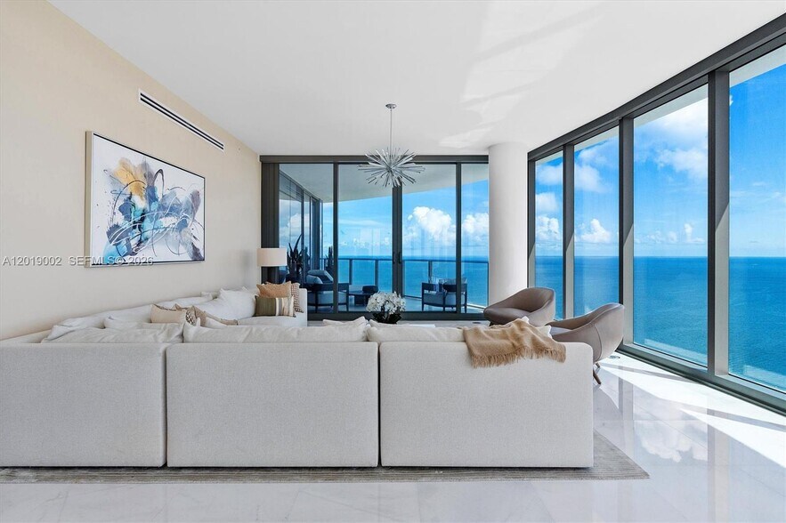 Building Photo - 15701 Collins Ave