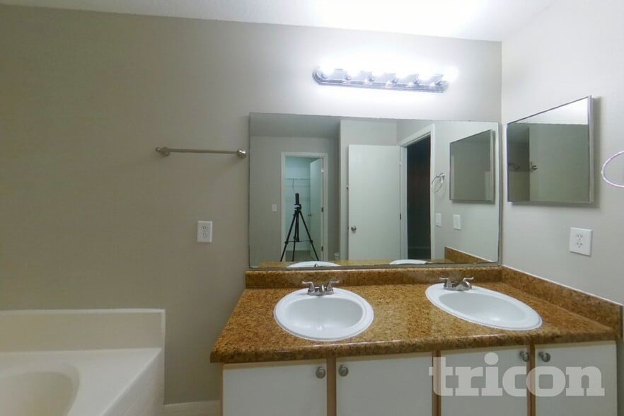 Building Photo - 1078 Woodson Hammock Cir