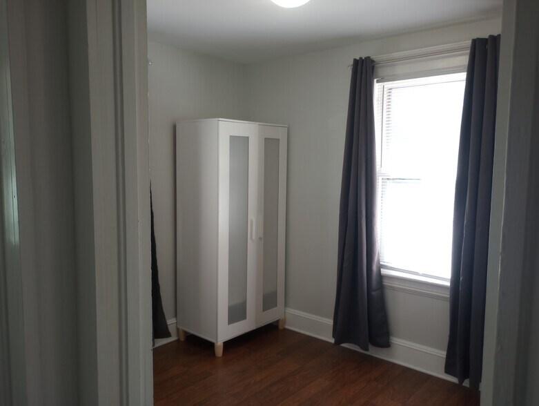 Building Photo - 92 Thorpe St