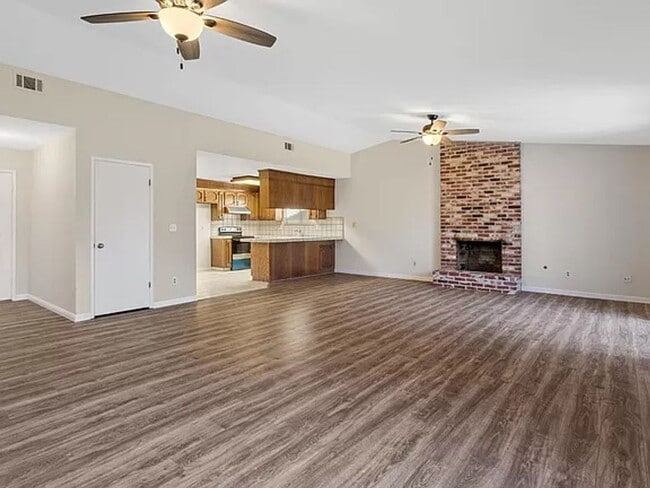 Building Photo - Ready To Go Recently Updated 3 Bedroom Single Story Home!!!