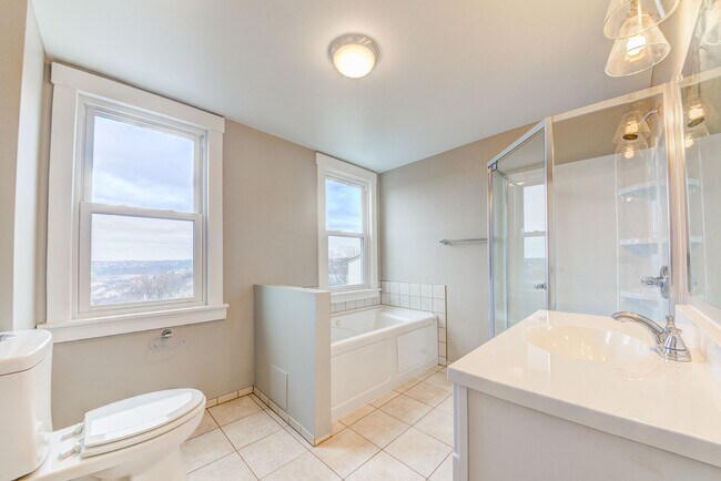 Building Photo - 9 Renwick St