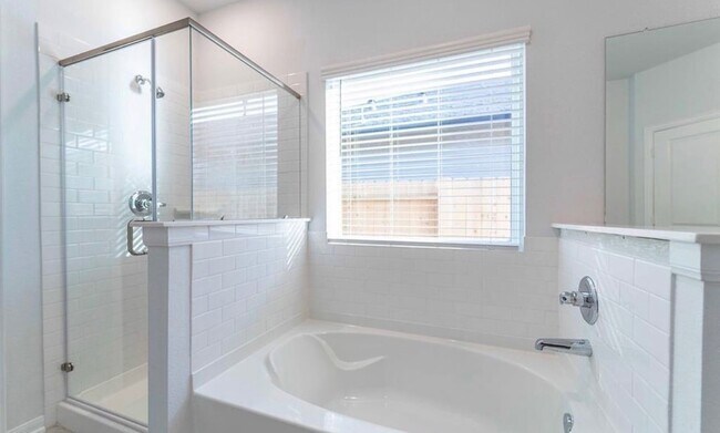 Building Photo - 14397 High Hl Dr