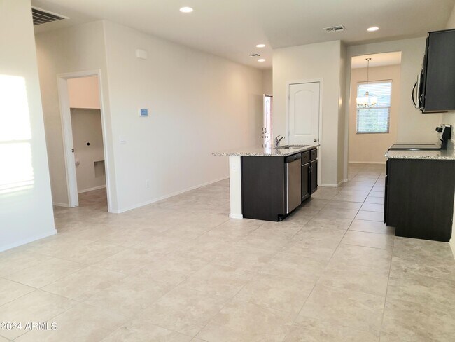 Building Photo - 11418 E Cliffrose Ln