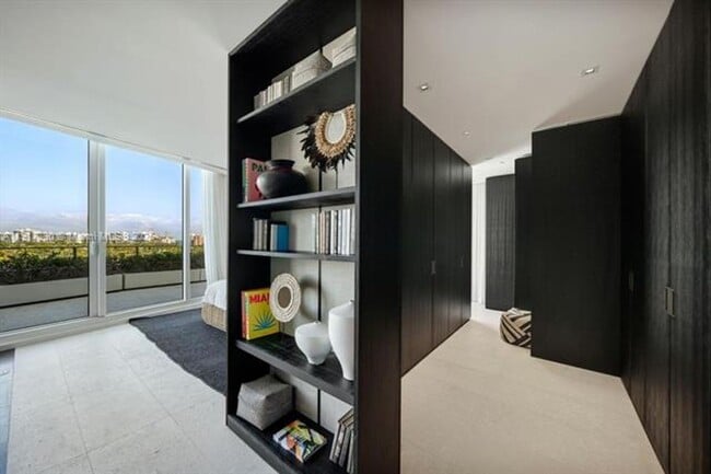 Building Photo - 4701 Meridian Ave