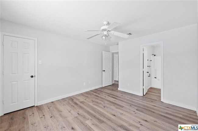 Building Photo - 107 Cedargrove