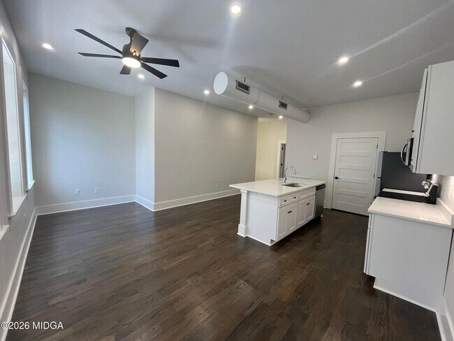 Building Photo - 843-843 Forsyth St