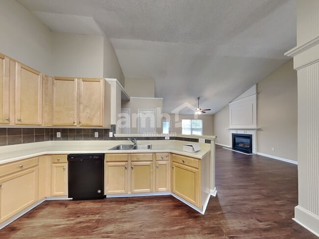 Building Photo - 6 Semmelrock Dr