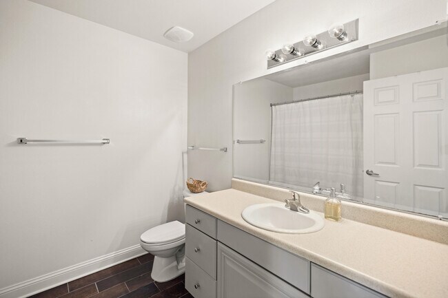Building Photo - 759 Majestic Dr