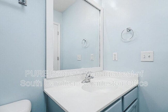 Building Photo - 407 Greywood Ln