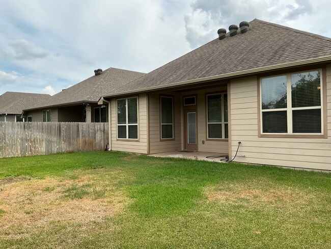 Building Photo - AVAILABLE NOW! 4-Bed 3-bath in Creek Meadows