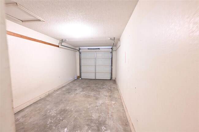 Building Photo - 1003 Crockett St
