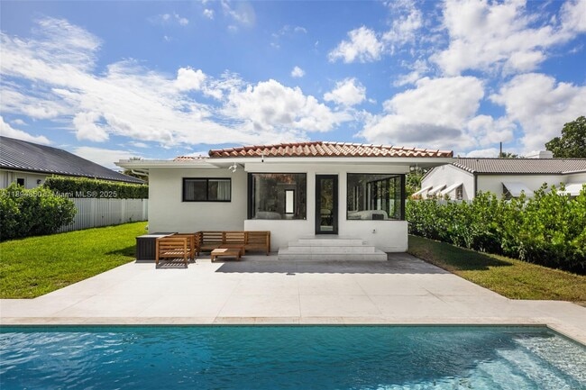 Building Photo - 615 SW 21st Rd