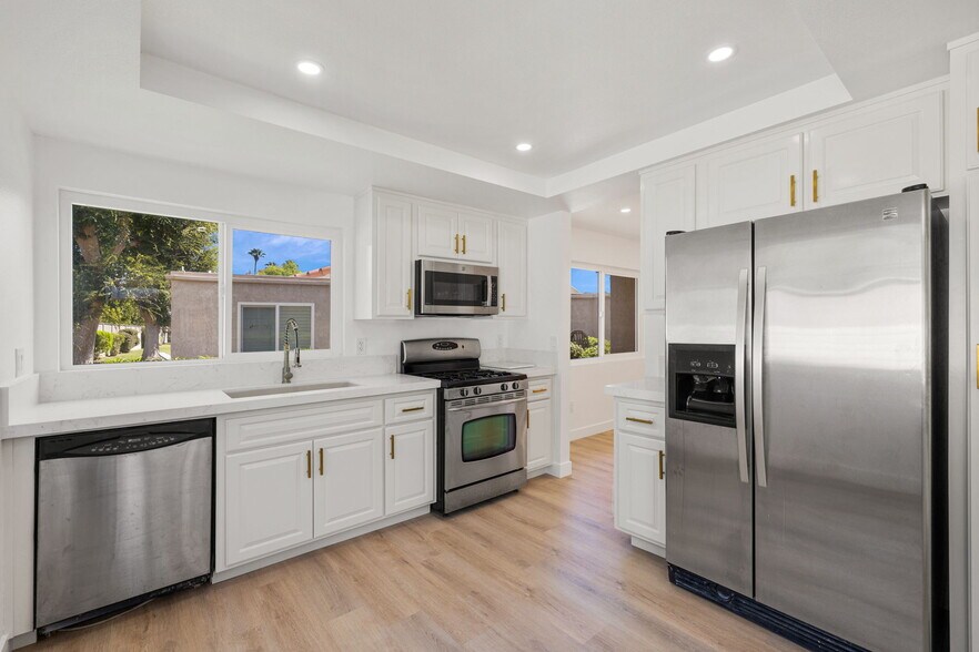 Building Photo - 74930 San Simeon Dr