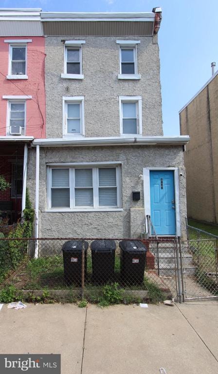 Building Photo - 3855 Fairmount Ave