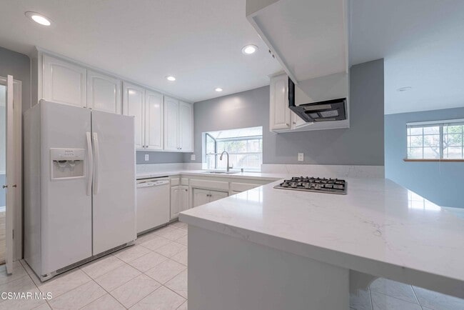 Building Photo - 5848 Lake Lindero Dr