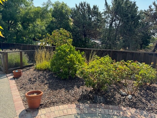 Building Photo - Wonderful 2 story home in Walnut Creek nea...