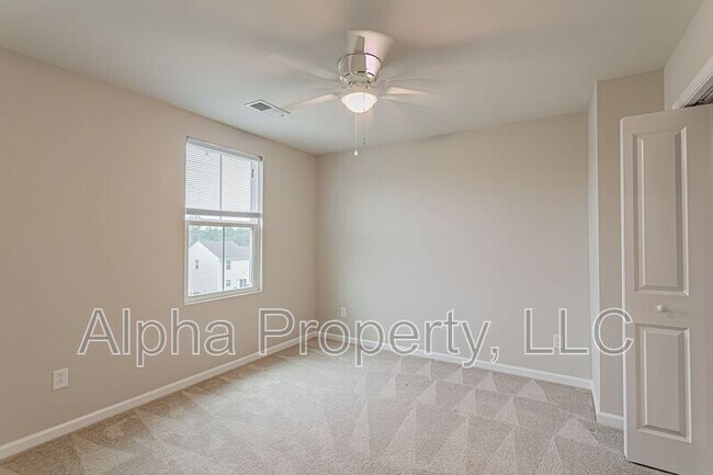 Building Photo - 10 Torrington Dr