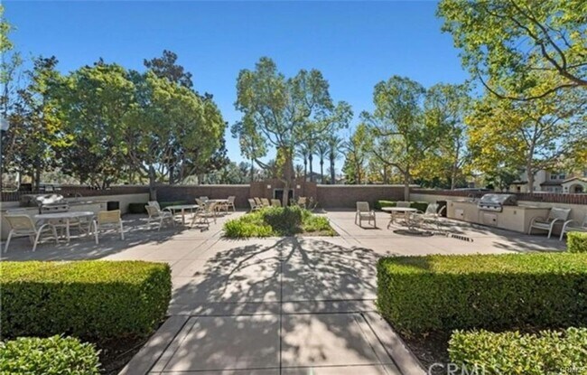 Building Photo - 15723 Parkhouse Dr