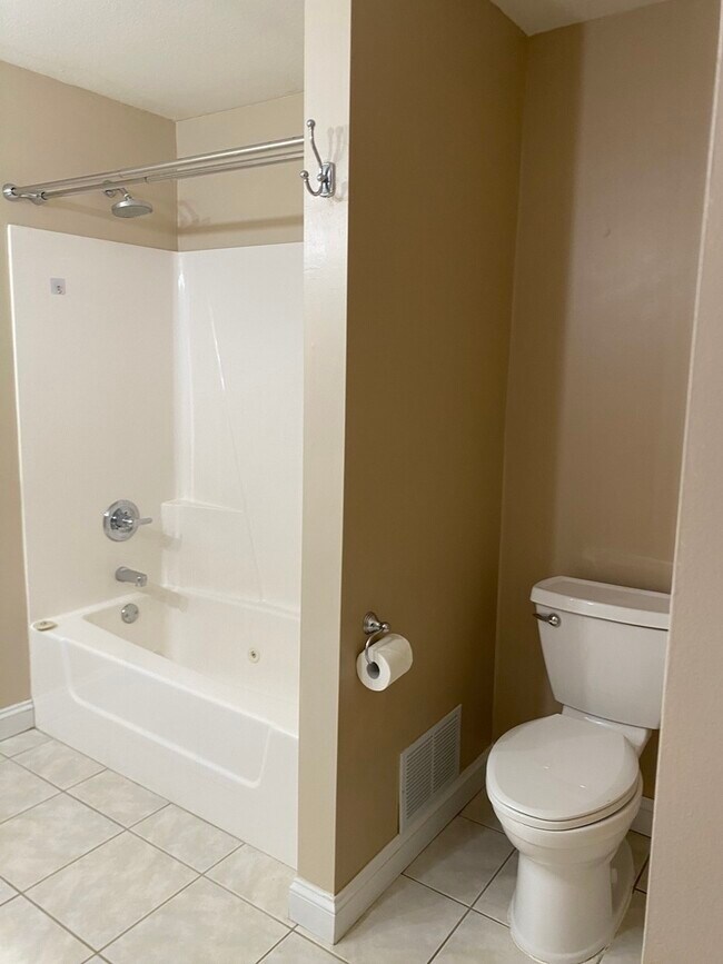 Building Photo - 1835 Marina Dr