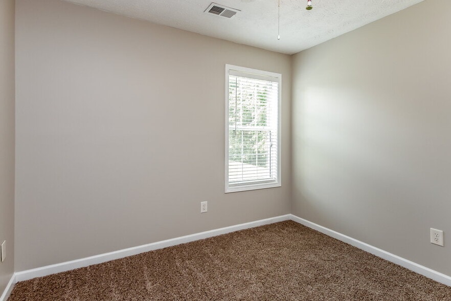 Building Photo - 173 Waters Edge Dr