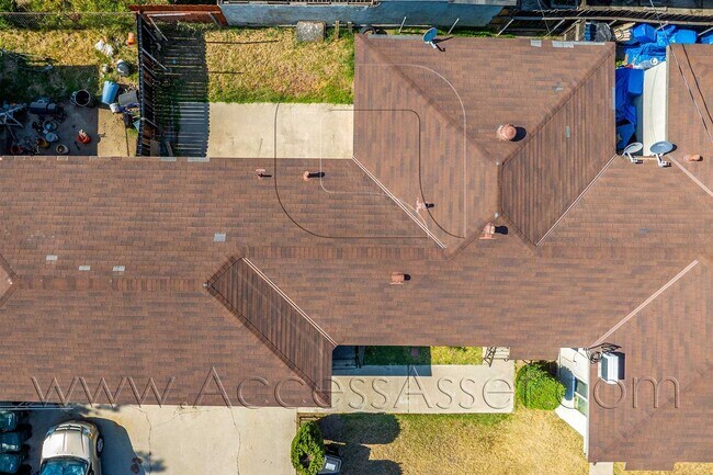 Building Photo - 16702 Orange Way