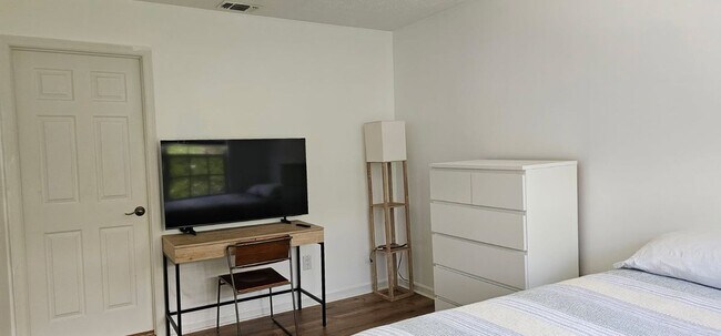 Building Photo - 2058 SE Wild Meadow Cir