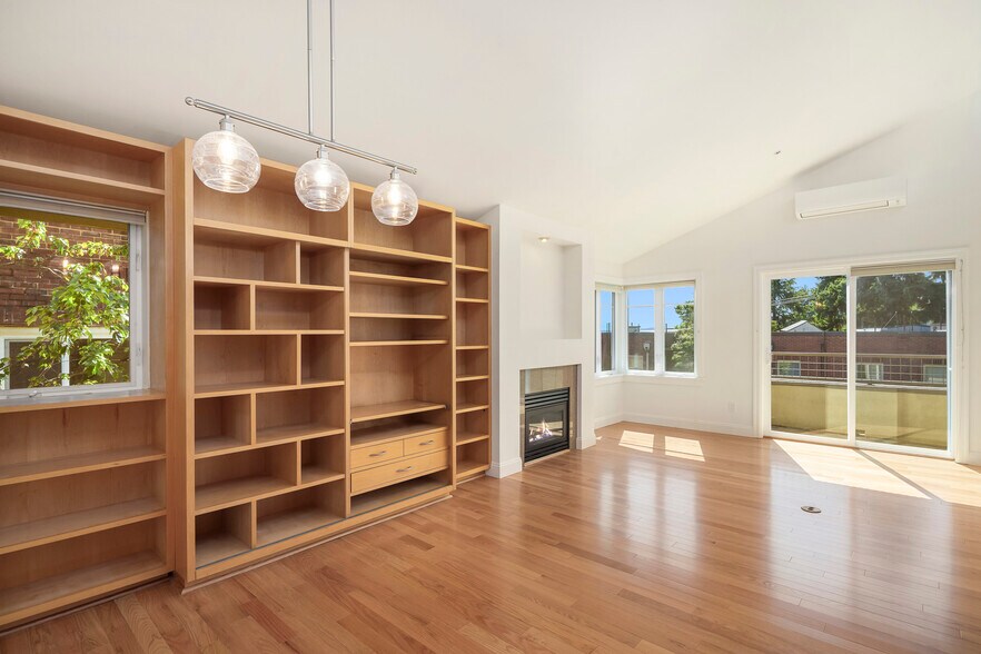 Building Photo - 719 2nd Ave W