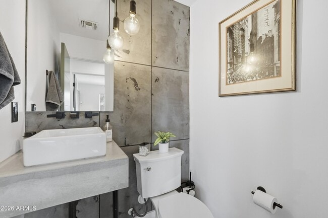 Building Photo - 2812 N 71st Pl