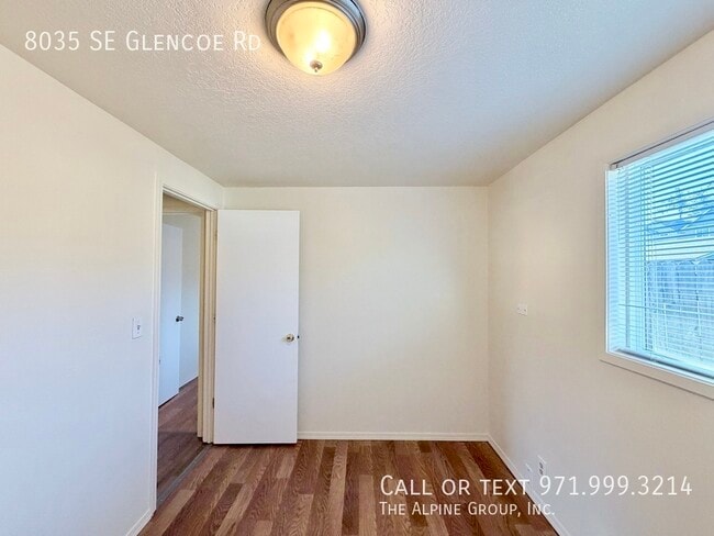 Building Photo - 8035 SE Glencoe Rd