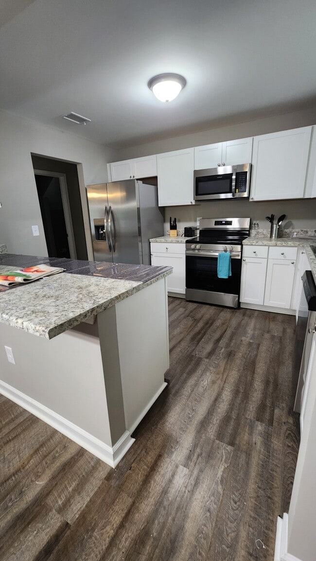 Building Photo - 362 Washington Dr