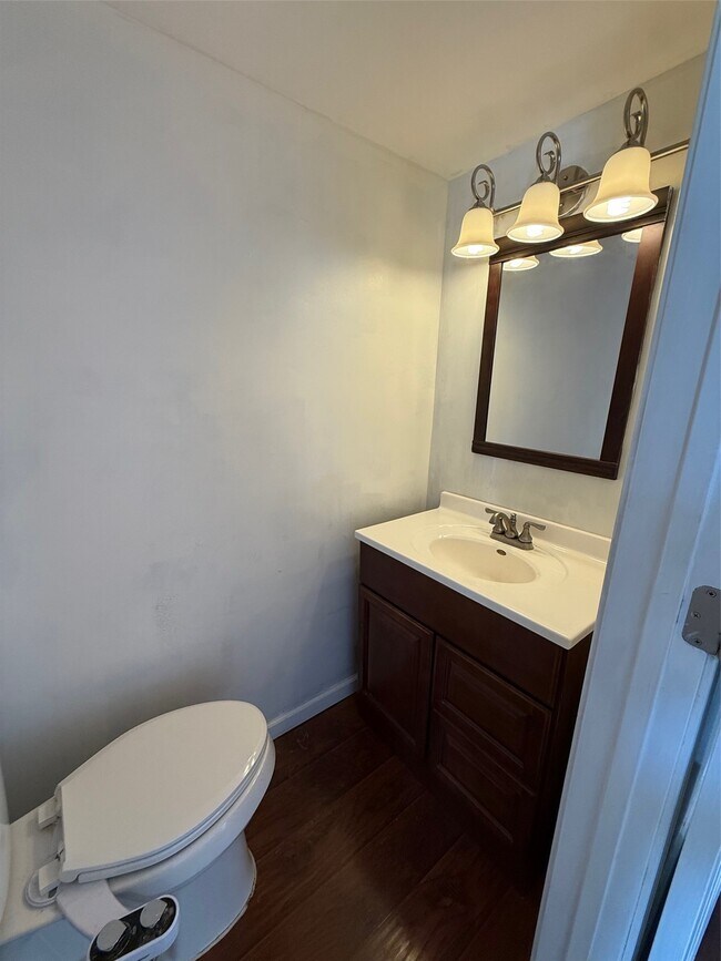 Building Photo - 7925 Royal Arms Ct