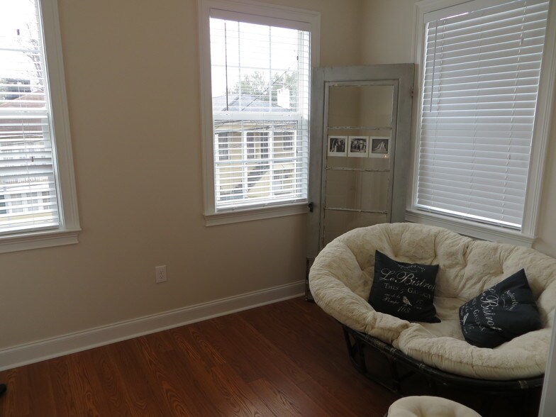 Building Photo - 5529 Willow St