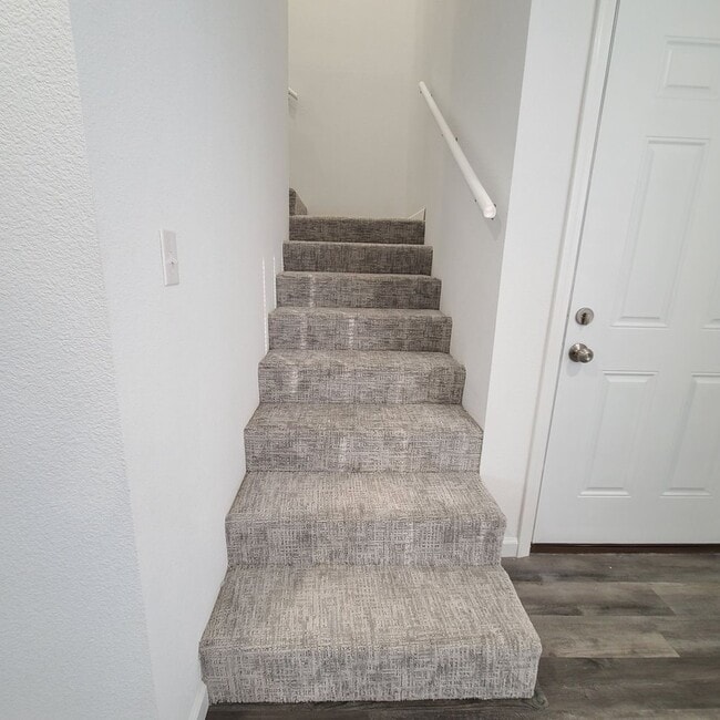 Building Photo - Townhomes Now Available in Strafford MO!