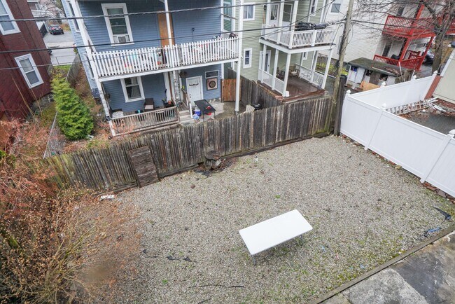 Building Photo - 17 Howes St