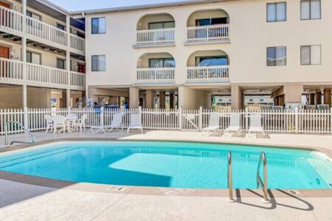 Building Photo - 924 W Beach Blvd