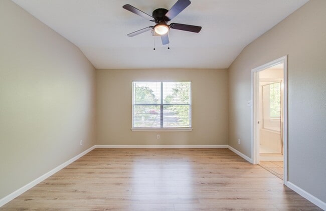 Building Photo - 17230 Oakwood Chase Dr