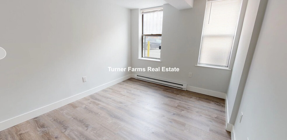 Building Photo - 211 Park Dr