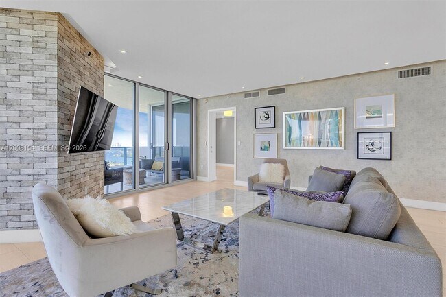 Building Photo - 488 NE 18th St