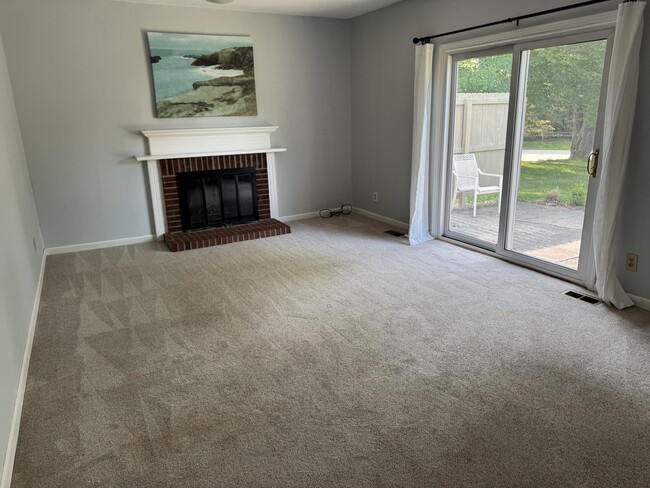 Building Photo - 1802 Farmbrook Dr