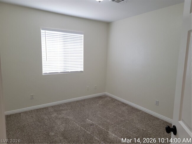 Building Photo - 998 Lone Pine River Ave