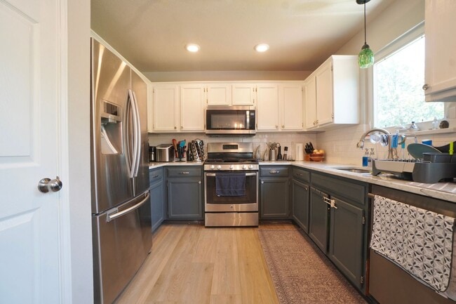 Building Photo - 3001 Bernardino Cove