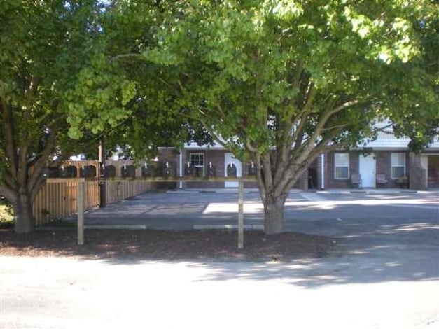 Building Photo - Kenley Courts