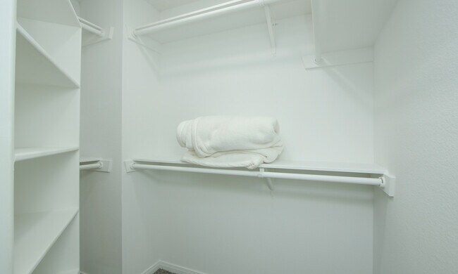 Building Photo - 131 Pine Rd