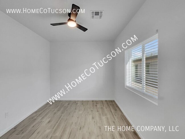 Building Photo - 1603 S Van Buren Ave