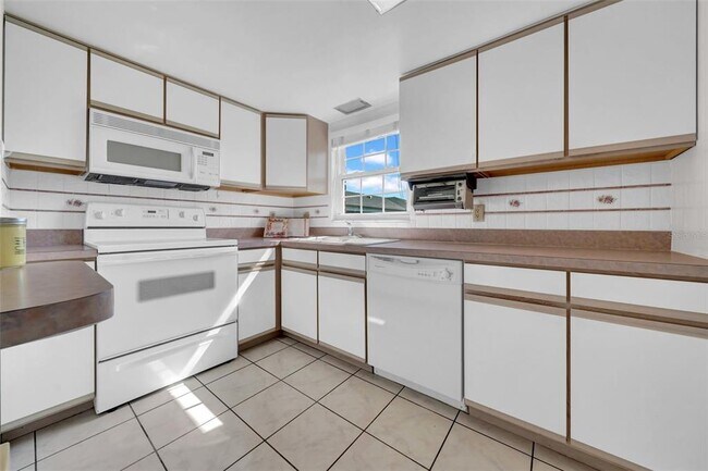 Building Photo - 1142 84th Terrace N