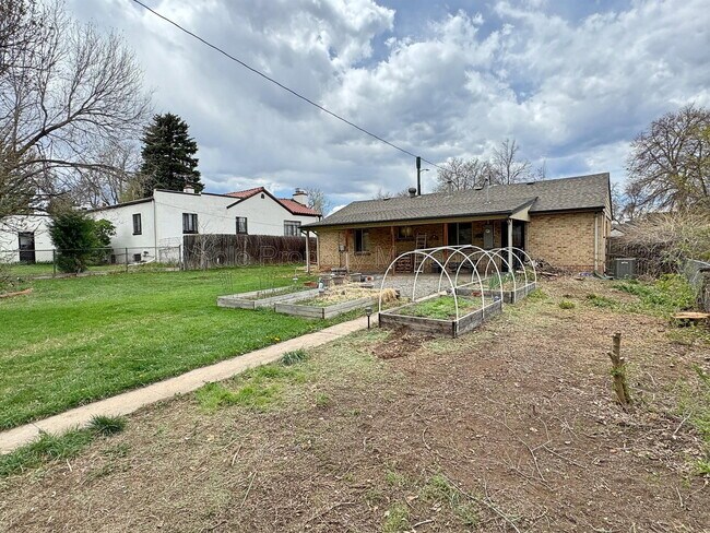 Building Photo - 646 S Canosa Ct