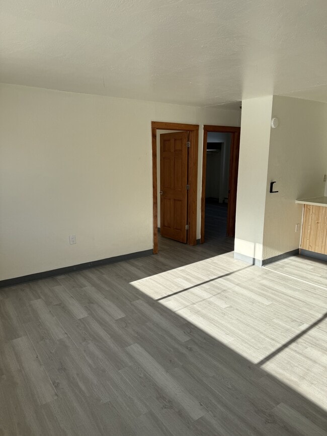 Building Photo - 829 17th Ave