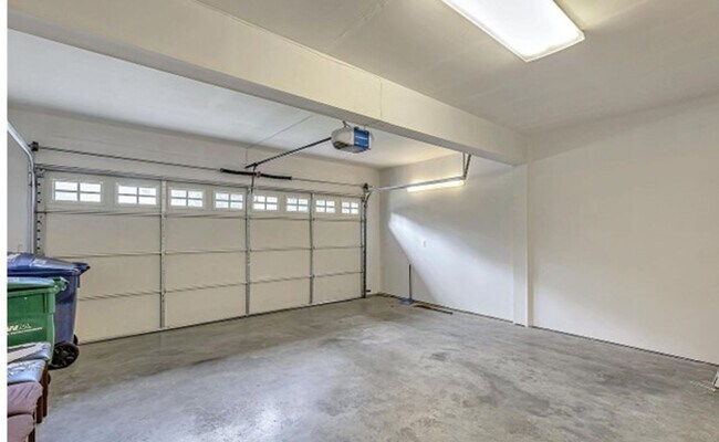 Building Photo - Gorgeous Home in Kirkland!