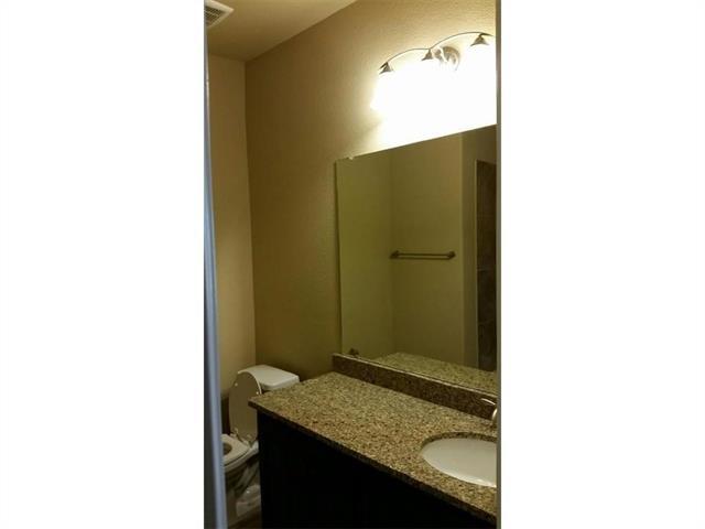 Building Photo - 928 Water Garden Cir